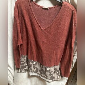 Viamor. Rust V-Neck Sweater with Floral Hem. Item says M but fits like an XL.
